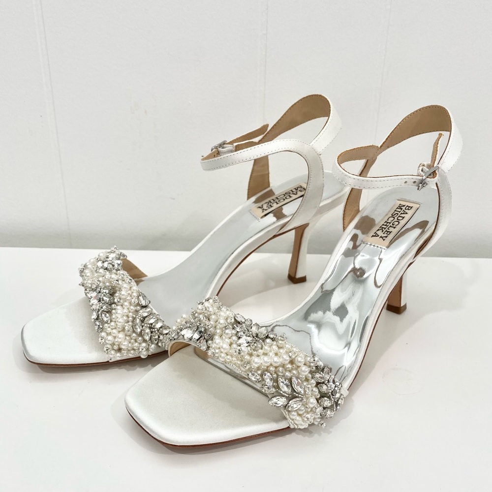 Badgley Mischka Jeweled Wedding Bridal Shoes Size 9